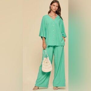 Relaxed Wide-Leg Women’s Pant Set in Mint Green
